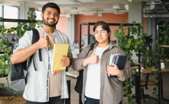estudiantes-indios-asiaticos-colegios-o-universidades_255667-77808